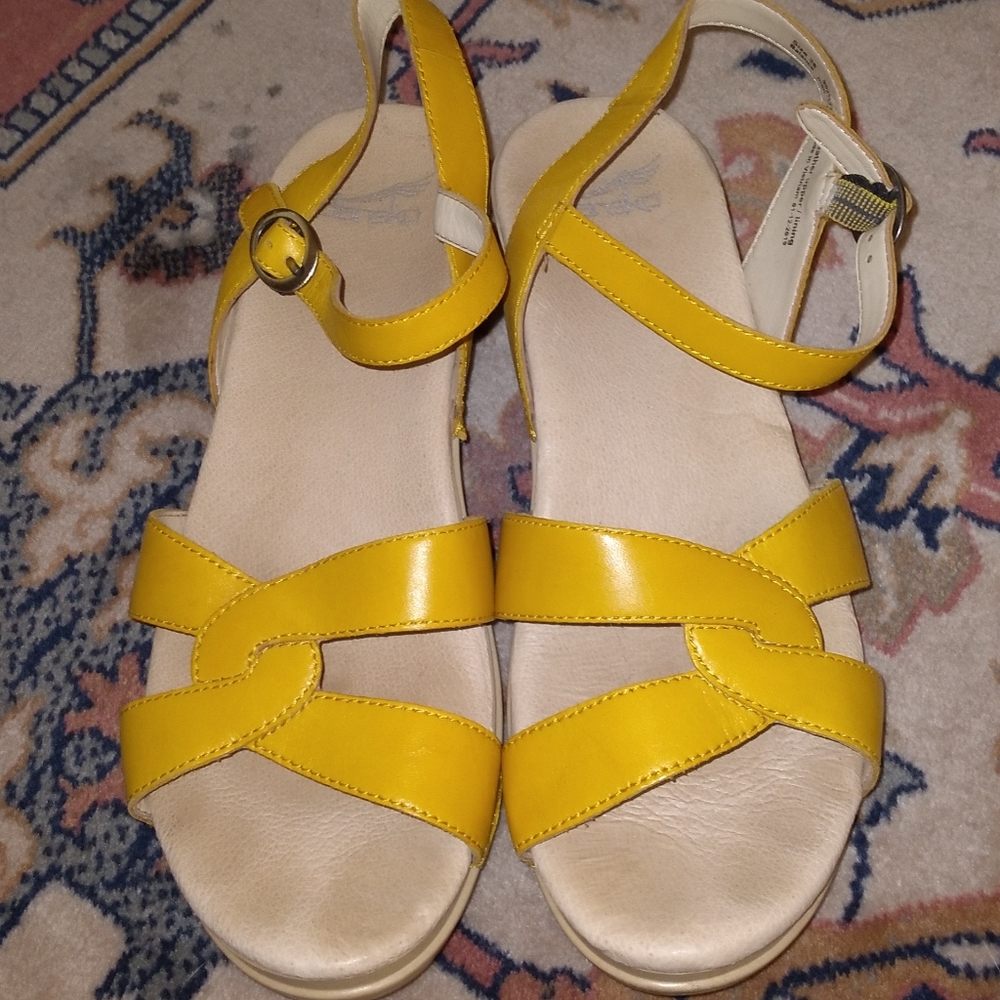Karmen Yellow Dansko Sandals 38 8 Faux Wood Clog
